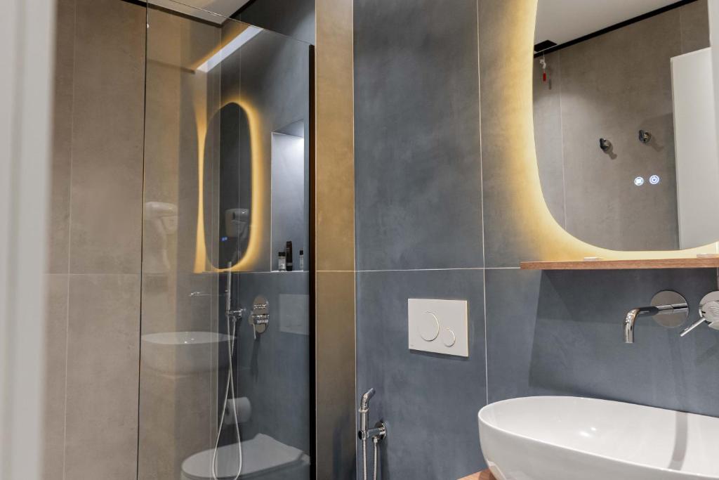 Deluxe Double Room Image 3