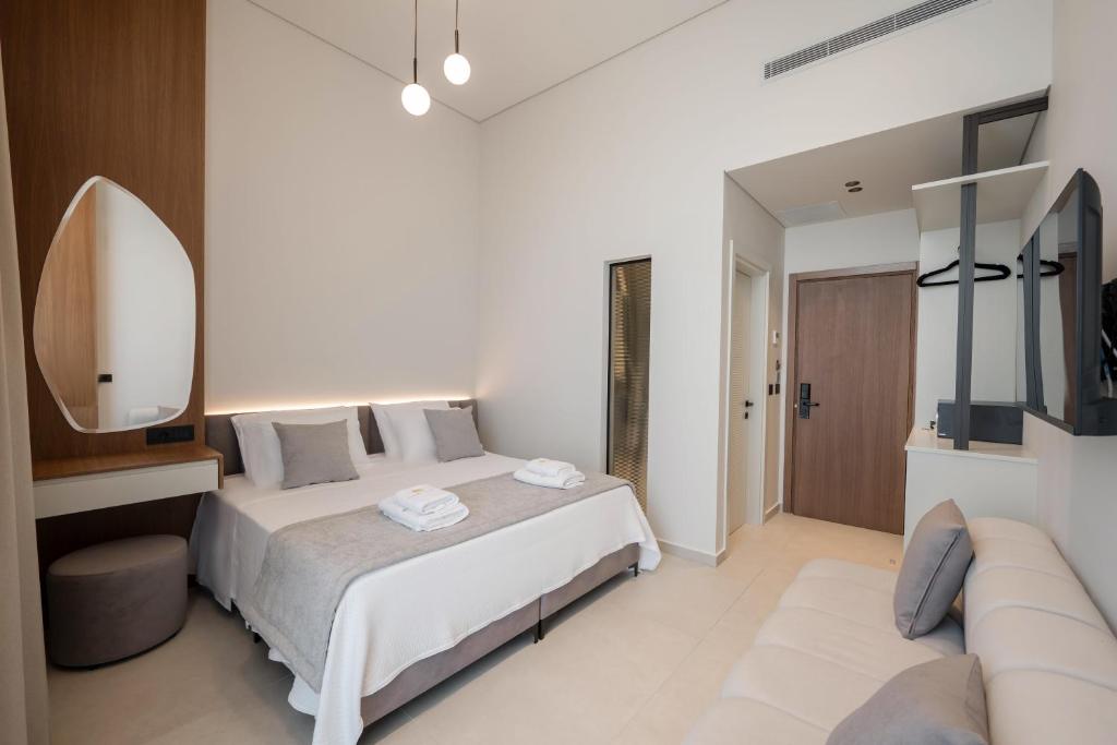 Deluxe Double Room Image 3