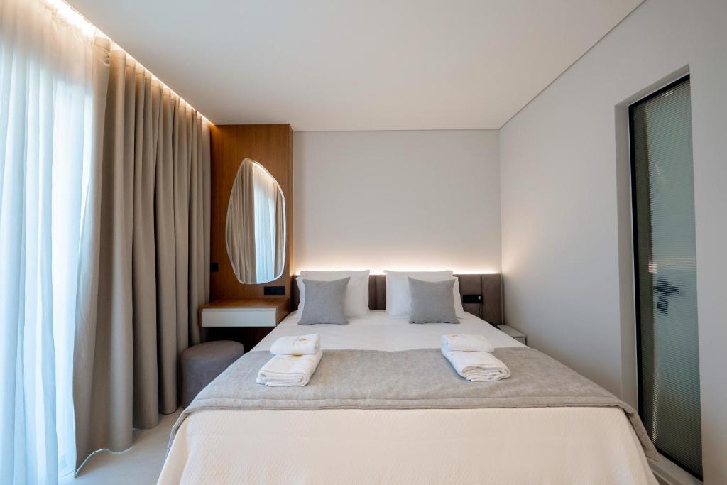 Deluxe Double Room Image 3